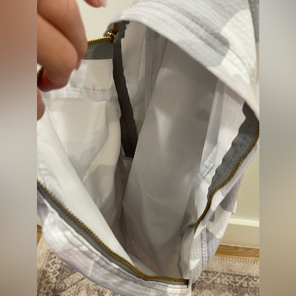 Mini gray camo backpack with gold zipper - Picture 2 of 3